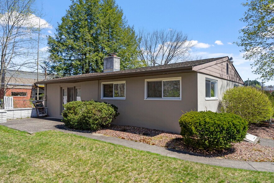 More Photos Of 235 Saratoga Rd, Schenectady Office For Sale