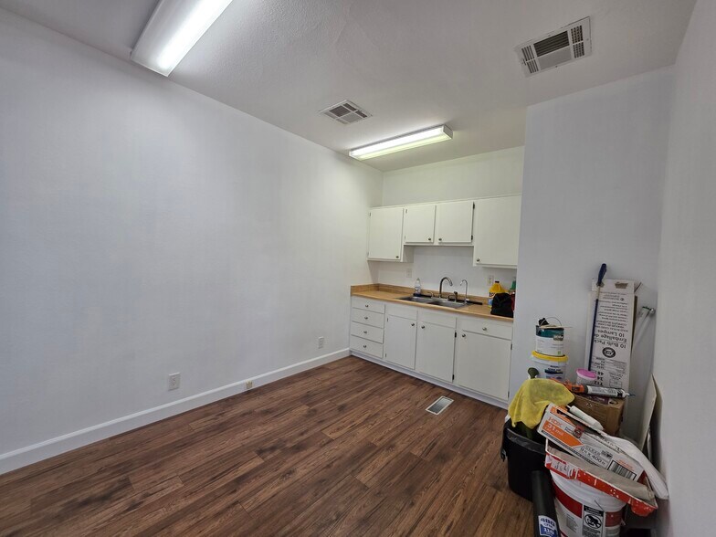 More Photos Of 431 S C St, Oxnard Medical For Sale