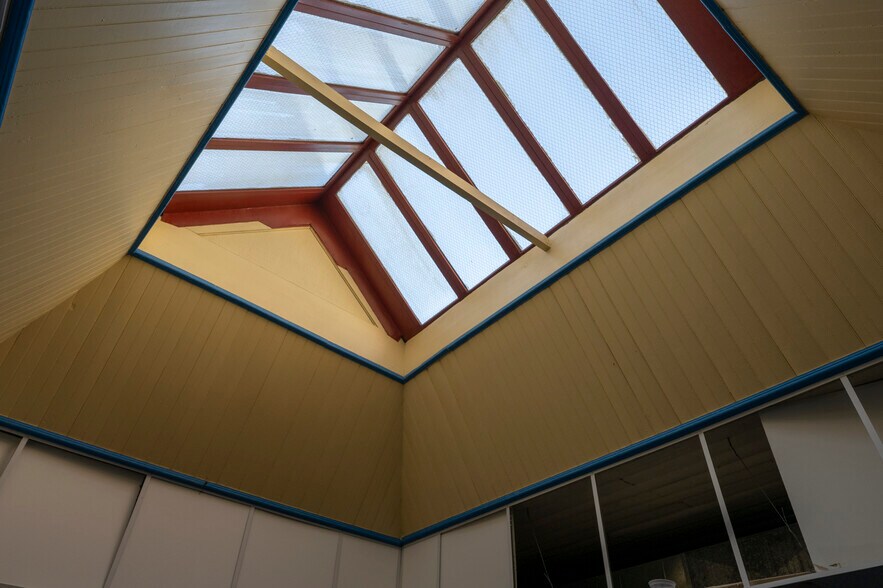 More Photos Of 104 E Alamo St, Brenham Storefront Retail Residential For Sale