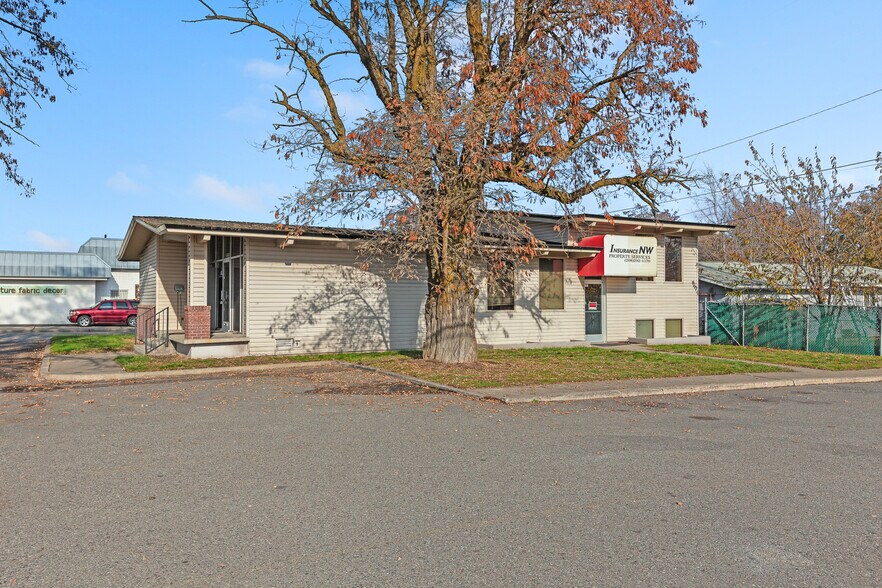 2320 N Government Way, Coeur dAlene, ID 83814 Lofts/Showrooms For