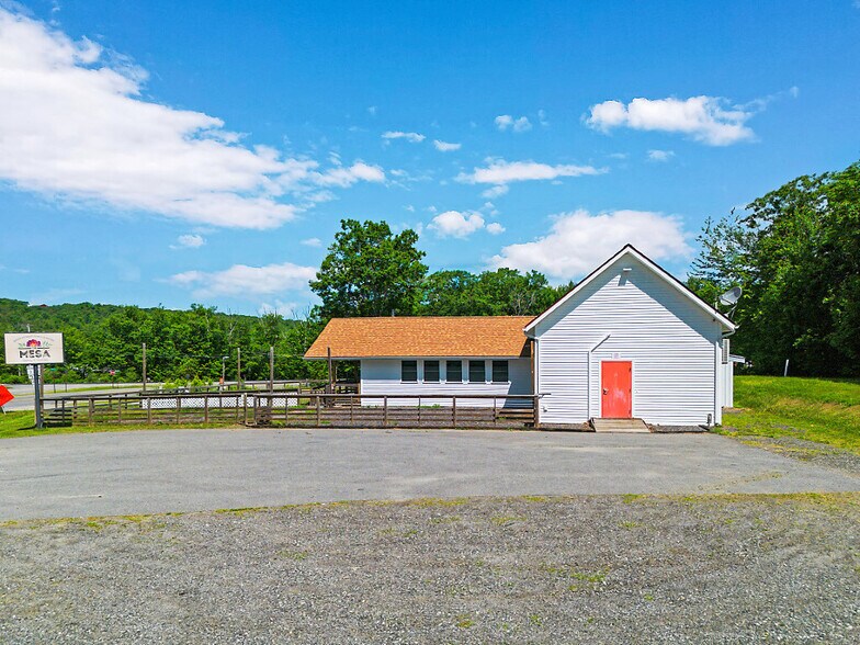 More Photos Of 205 W Main St, Liberty Restaurant For Sale