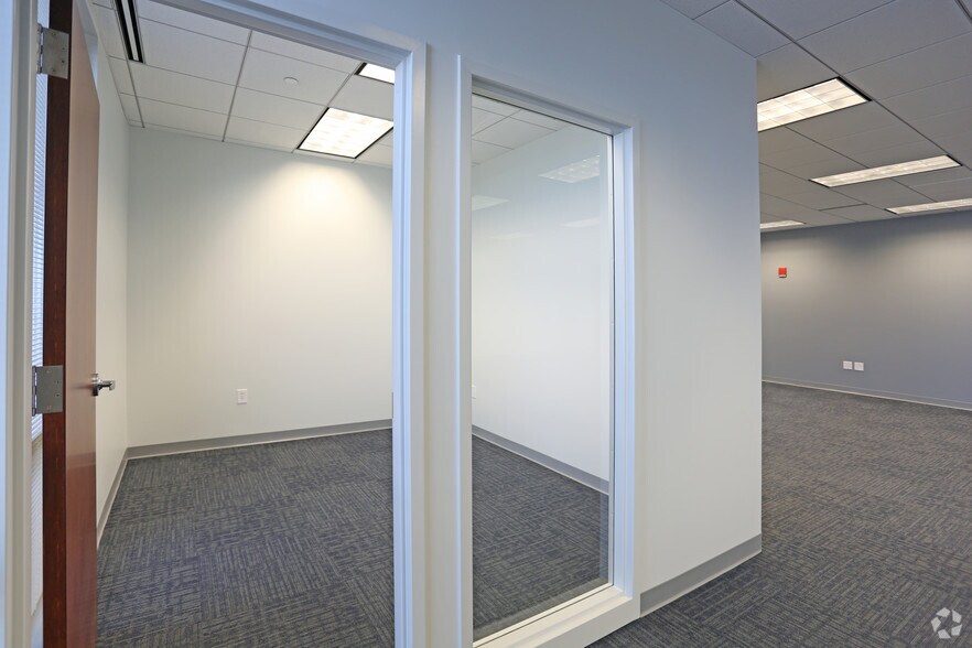 More Photos Of 1 W Fourth St, Winston-Salem Office For Lease