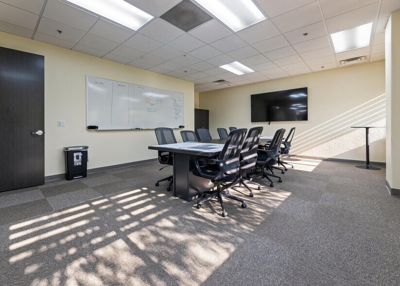 More Photos Of 400-410 E Main St, Visalia Office For Lease