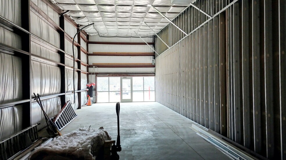 More Photos Of 2212 Crockett Rd, Palestine Freestanding For Lease