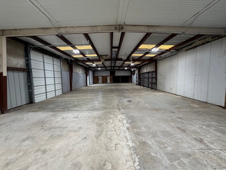 More Photos Of 11901 Vickery St, Houston Warehouse For Sale