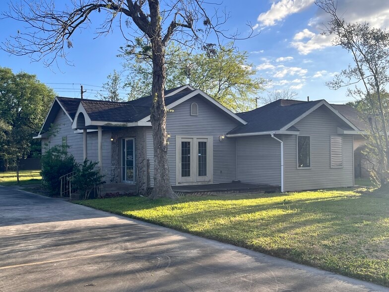 More Photos Of 2474 Broadway, Beaumont Medical For Sale