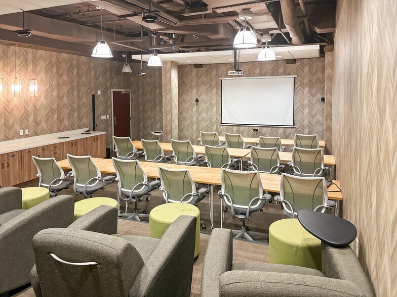 More Photos Of 122 W Pine St, Orlando Coworking Space