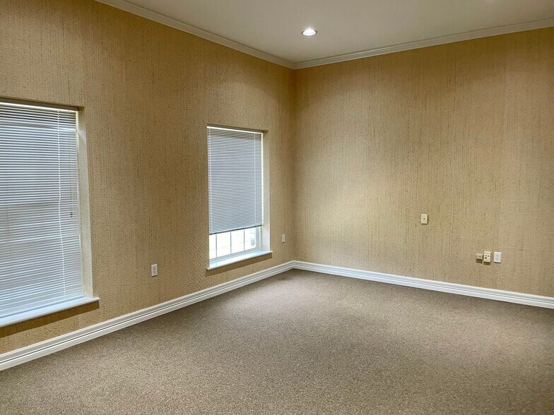 More Photos Of 613 Russell Blvd, Nacogdoches Healthcare For Lease