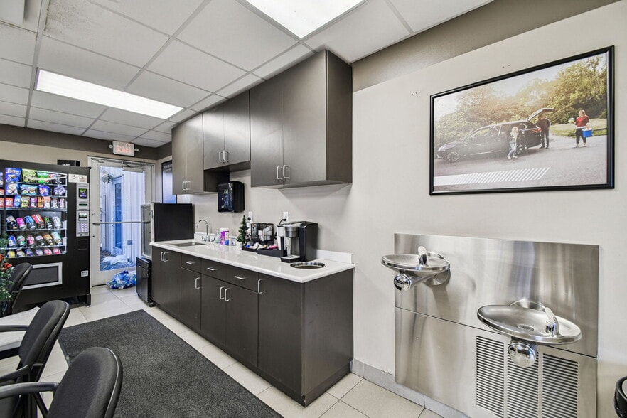 More Photos Of 4811 W Sligh Ave, Tampa Warehouse For Sale