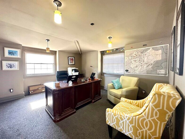 More Photos Of 701 Winchester Ave, Ashland Office For Sale