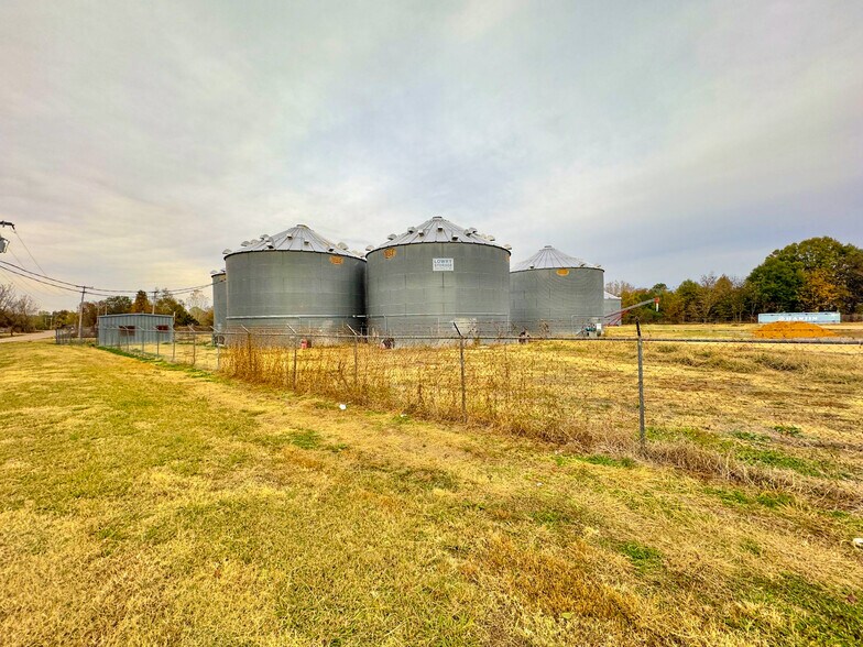 More Photos Of 600 Quitman St, Sledge Land For Sale