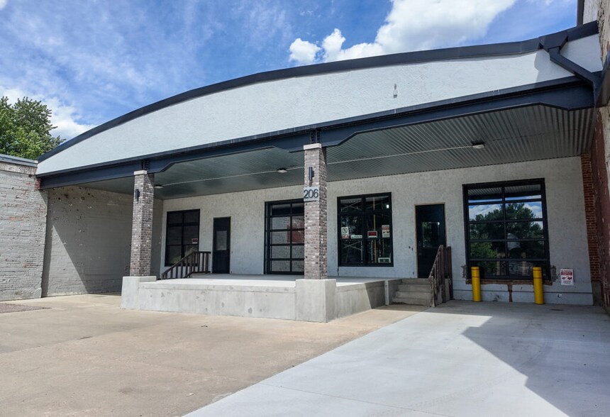 More Photos Of 206-208 N Fairfax Ave, Sioux Falls Light Distribution For Lease