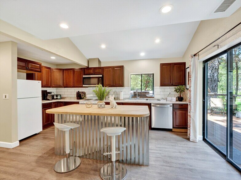 More Photos Of 16451 Golf rd, Cobb Golf Course Driving Range For Lease