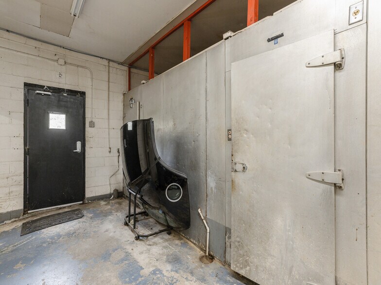 More Photos Of 579 Tunnel Rd, Asheville Freestanding For Lease