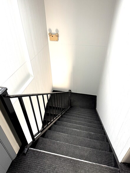 More Photos Of 9856 Derby Ln, Westchester Warehouse For Lease