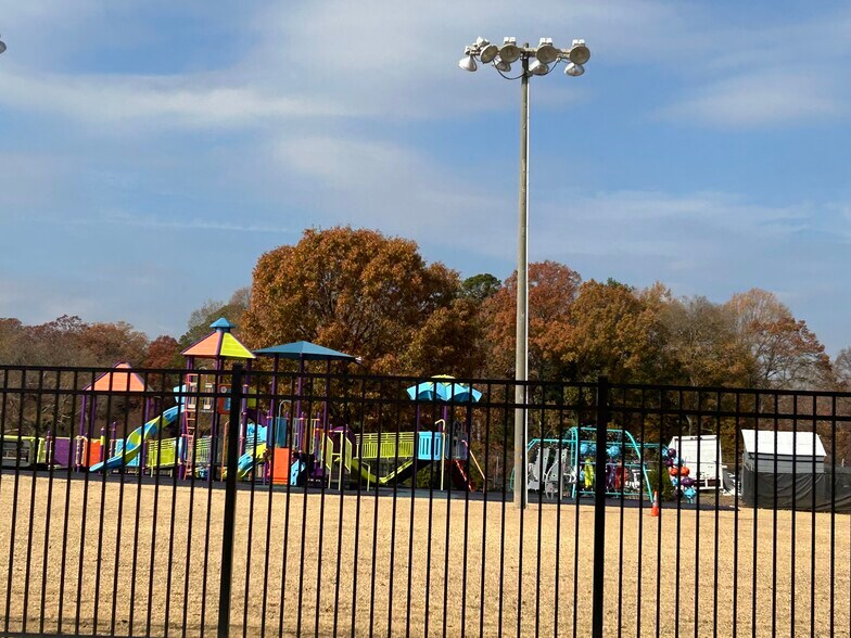 More Photos Of 109 W 8th Ave, Gastonia Office For Sale