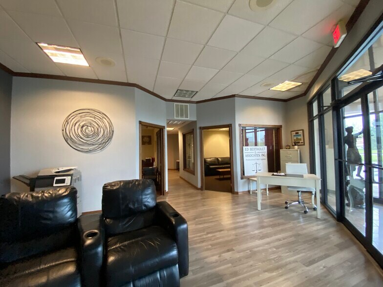 More Photos Of 2801 Bertholet Blvd, Valparaiso Office For Sale