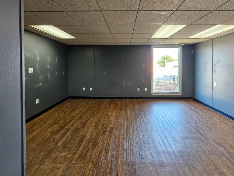 More Photos Of 209 S Leggett Dr, Abilene Office For Sale