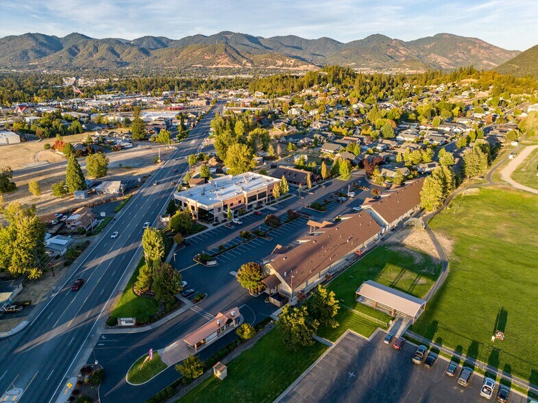 More Photos Of 1879 Williams Hwy, Grants Pass Medical For Sale