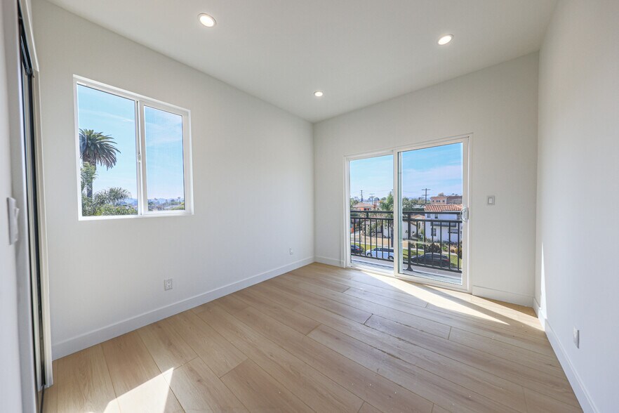 More Photos Of 2010 S Dunsmuir Ave, Los Angeles Multifamily For Sale
