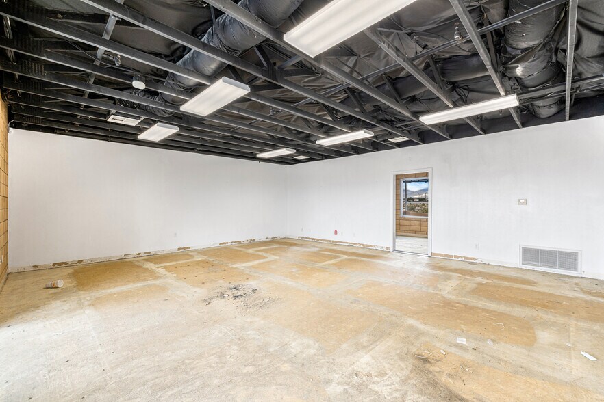 More Photos Of 3301 Micro Pl, Palm Springs Manufacturing For Lease