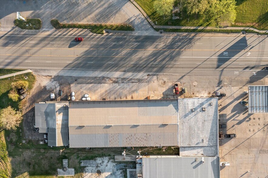 More Photos Of 101 S US Highway 69, Huntington Department Store For Sale