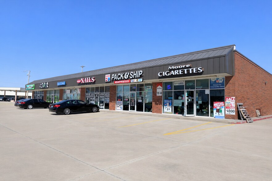 Primary Photo Of 521-531 SW 4th St, Moore Storefront For Lease