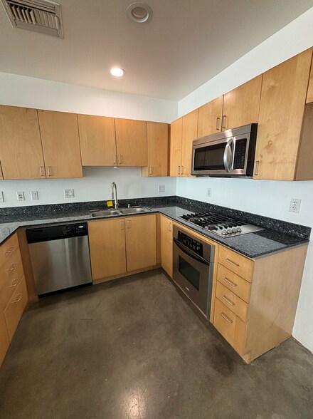 More Photos Of 285 W 6th St, San Pedro Office For Lease