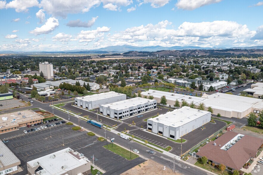 More Photos Of 6522 N Lidgerwood St, Spokane Flex For Lease