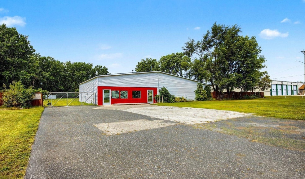 More Photos Of 3905 32nd St, Port Huron Showroom For Sale
