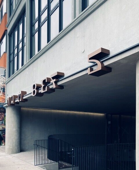 More Photos Of 1305 Dundas St W, Toronto Storefront Retail Office For Lease