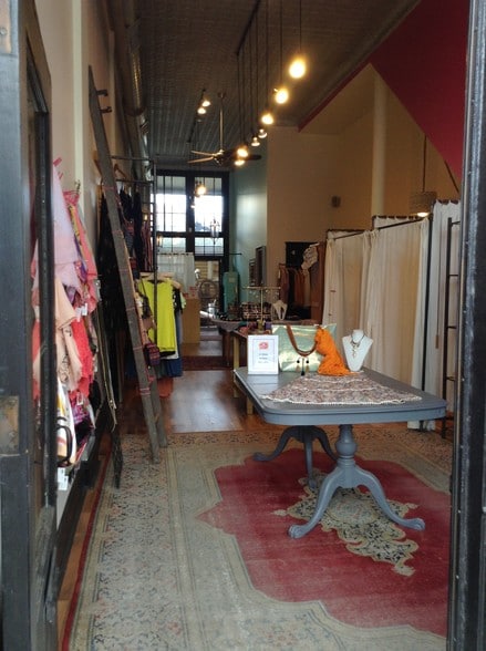More Photos Of 1581-1593 Selby Ave, Saint Paul Storefront Retail Office For Lease
