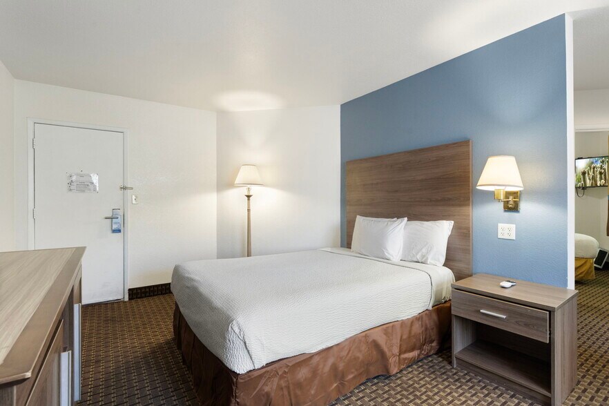 More Photos Of 430 E Route 66, Williams Hotel For Sale