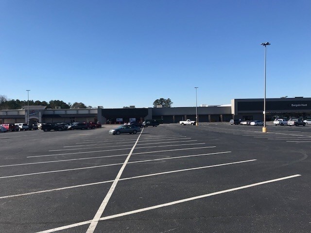 More Photos Of 107-133 Merchants Sq, Cumming Freestanding For Lease