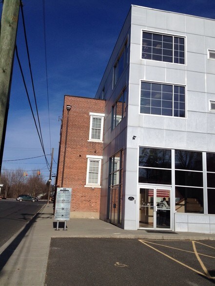 More Photos Of 30 Bridge St, New Milford Storefront Retail Office For Lease