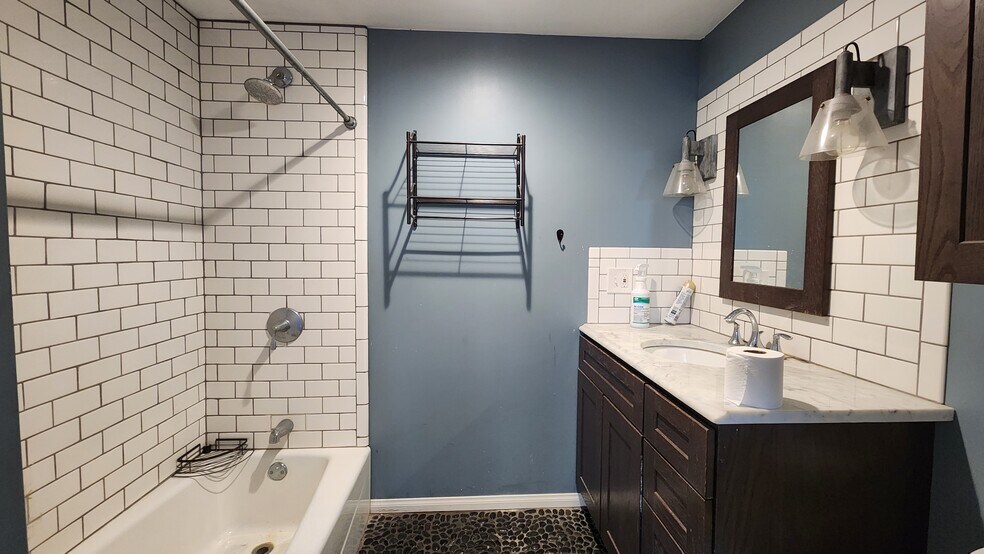 More Photos Of 1221 W Magnolia Blvd, Burbank Auto Repair For Sale