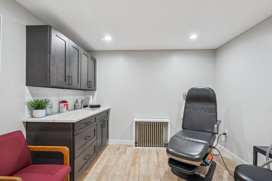 More Photos Of 69 County Road 516, Old Bridge Office For Lease