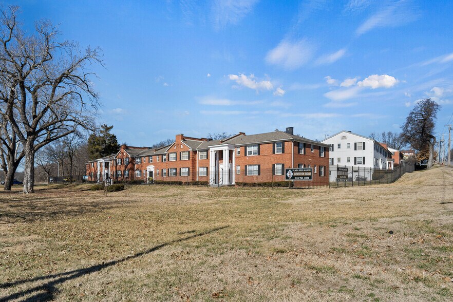 More Photos Of 3712 E 47th Ter, Kansas City Apartments For Sale