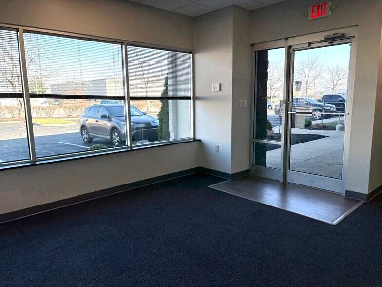 More Photos Of 1720 Fortune Ct, Lexington Light Distribution For Lease