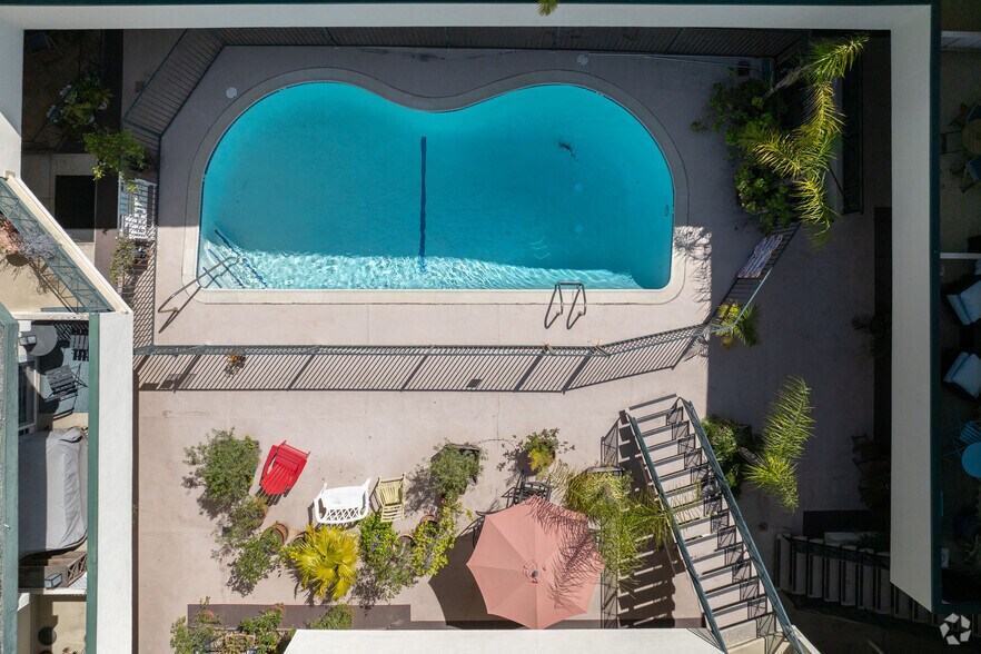 More Photos Of 8130 Norton Ave, West Hollywood Apartments For Sale