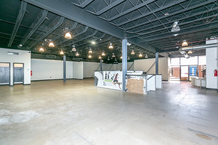 More Photos Of 183 S Broadway, Hicksville Office For Lease