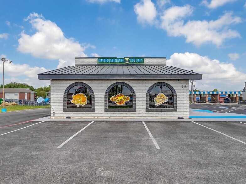 More Photos Of 316 Wilshire Blvd, Burleson Freestanding For Sale