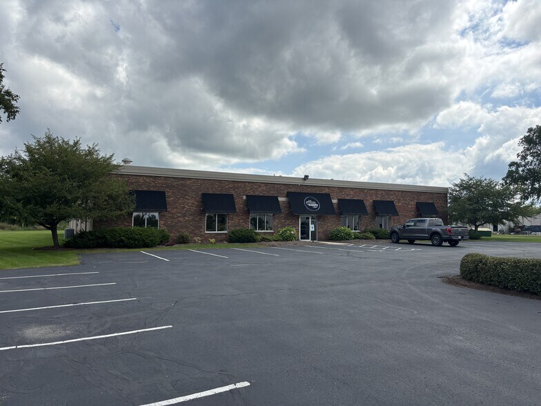 More Photos Of 302 Industrial Dr, Columbus Manufacturing For Sale