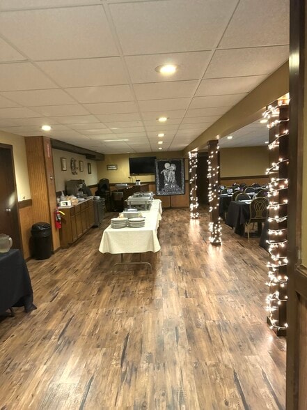 More Photos Of 8390 Seneca Tpke, New Hartford Restaurant For Sale