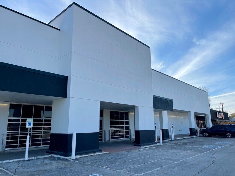 More Photos Of 5401-5413 S Braeswood Blvd, Houston Unknown For Lease