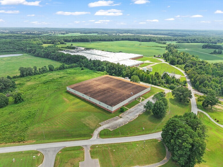 More Photos Of 479 Swanson Dr, Dresden Manufacturing For Lease
