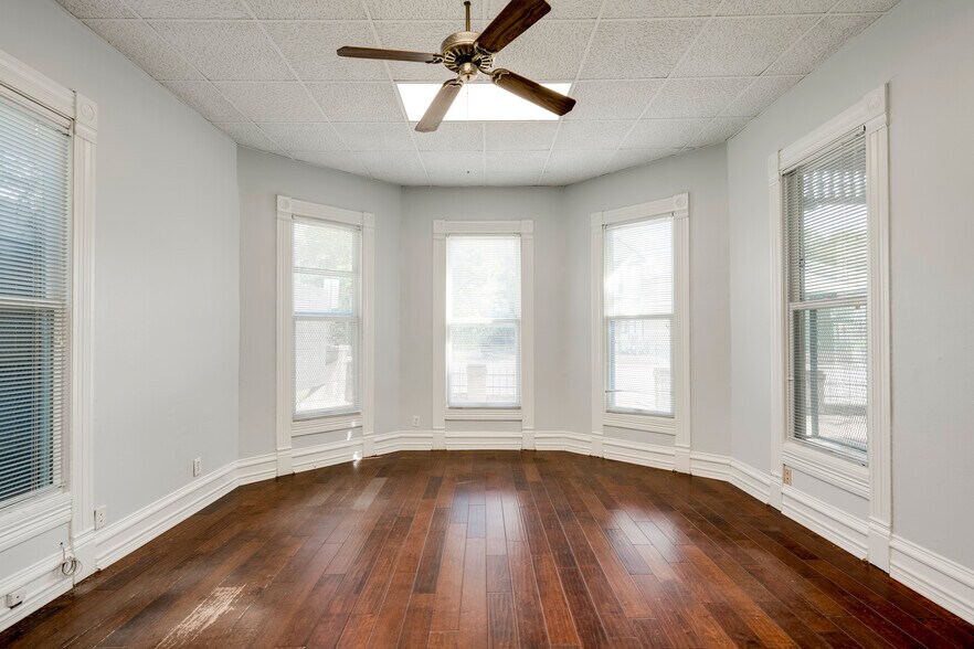 More Photos Of 1309 E 7th St, Austin Office Residential For Sale