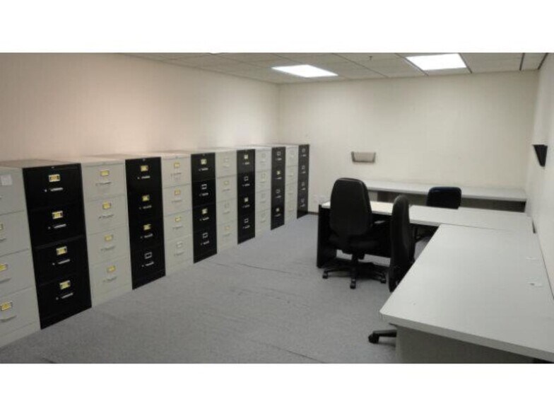 More Photos Of 1009 S Claremont St, San Mateo Showroom For Lease