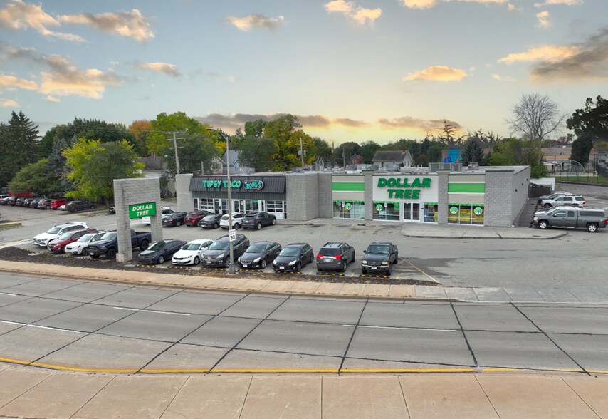 More Photos Of 127 S Memorial Dr, Appleton Restaurant For Sale