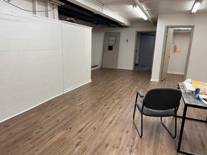 More Photos Of 1095 Hendersonville Rd, Asheville Office For Lease